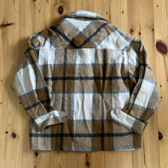 Women’s Fleece Cropped Shacket - Picture 3 of 3